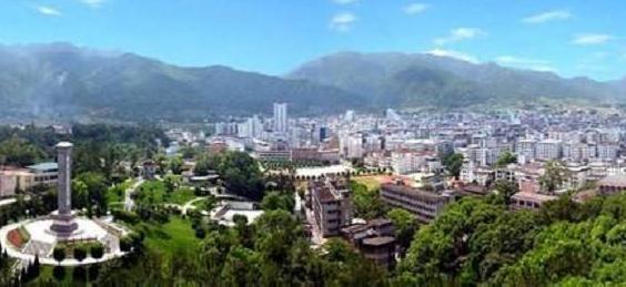 蕉岭开展志愿活动助力创建山水绿城