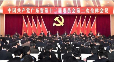 宋才华主持召开县委常委会会议：传达省委十二届二次全会精神