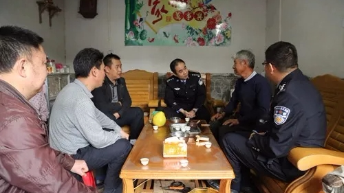 房春鸣率队督导小坑村精准扶贫工作