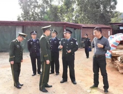 张茂欣率蕉岭公安、消防等部门开展安全生产大检查