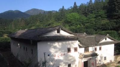 那个背靠王寿山的“黄沙”古村落，据说已经千岁了