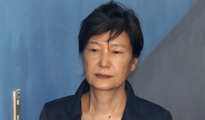 涉嫌向朴槿惠“进贡”，韩国情报机构两名前主管遭指控