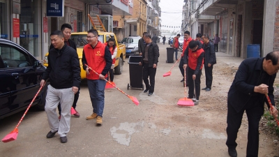 龙岗镇开展清扫街道美化环境活动