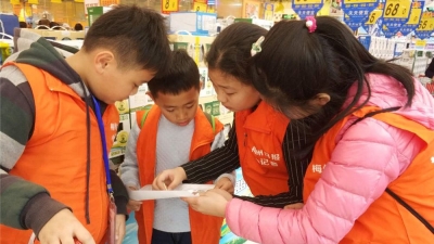 小游戏开启大智慧！梅州日报小记者体验“超市小当家”