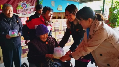 冬至送暖！本报民生部联合爱心企业开展冬至敬老活动