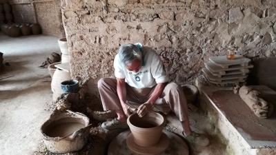 石正泥煲：传统手工陶器的典型代表