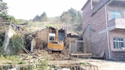 梁英浩、王忠泽一行到棉洋镇调研社会主义新农村创建工作