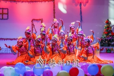 广东梅县外国语学校第三届外语文化节圆满落幕