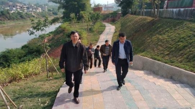 兴宁市公路局副局长马平平率队到五华考察