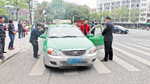 梅城开展出租车计价器专项检查 一出租车涉嫌作弊被查获