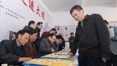 大埔家炳一中“省棋类特色学校”授牌，象棋大师吕钦“车轮战”助阵