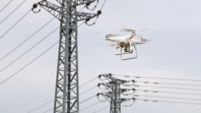 供电检修人员爬电线塔检修线路？NO，现在梅州都用无人机代替了