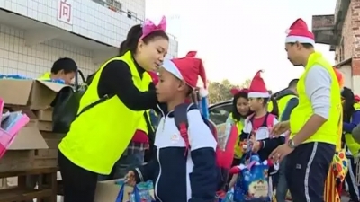 广州志愿者到五华郭田石团小学开展爱心活动