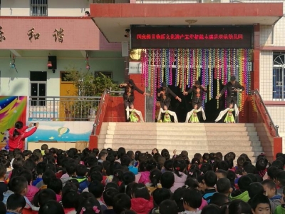 五华国家级非遗提线木偶戏进校园  传播地方戏曲文化