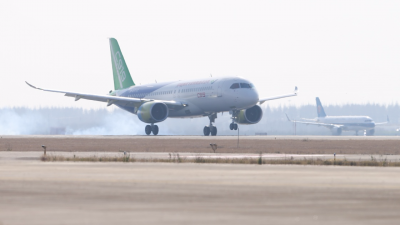 又一次腾空！第二架国产大型客机C919首飞成功