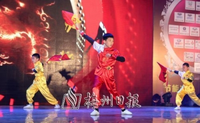 梅州日报小记者举行文艺汇演  展现童真绽放风采