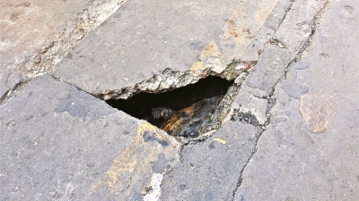 当心！丰顺汤坑一下水道石板有缺口存隐患