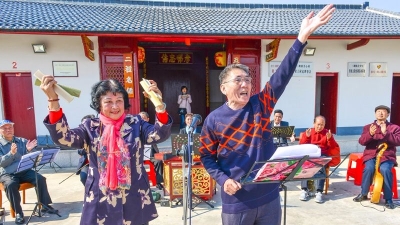 蕉岭老党员创作客家山歌，唱响十九大精神