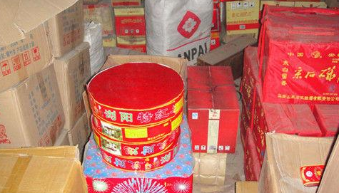 蕉岭集中销毁512件非法烟花爆竹