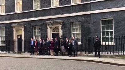 英国首相特雷莎梅完成内阁改组 新内阁成员集体亮相