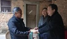 五华县农业局到龙村镇扶贫挂点村开展春节慰问活动