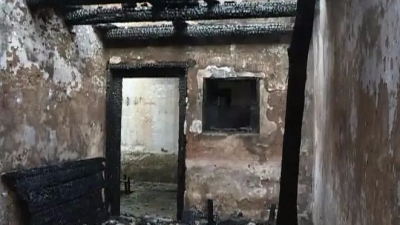 五华华一路容德楼老屋发生火灾 顺达侧屋被烧毁