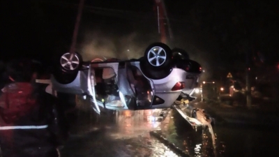 平远一辆小车雨夜冲入池塘  车上两人不幸身亡