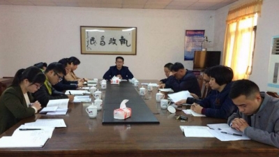 潭下镇召开机关党支部党群小组学习会