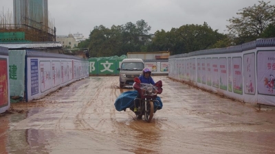 晴天尘、雨天泥…梅城这段路让人很“闹心”