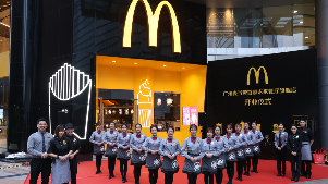 迎合年轻消费者，洋餐饮“爱上”开旗舰店