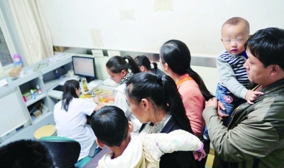 “看病似打仗，挂号如春运”：儿科超负荷 医生待遇低风险高