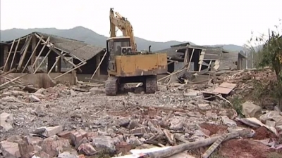 梅县区引导养猪户退养生猪拆除养猪场，强力推进河流整治