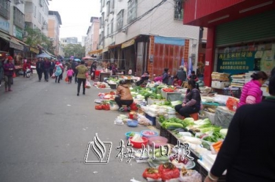 平远石正圩镇多条街道乱摆卖占道经营现象严重