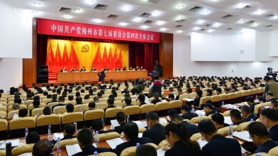市委七届四次全会召开 谭君铁代表市委常委会作工作报告 方利旭作经济工作专题讲话