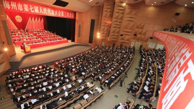 推行农村“三变”改革，确保农民从土地流转中获取收益