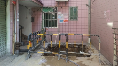 梅城一小区无证私设电梯 底层住户：未公示且消防安全受影响