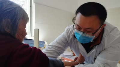 从广州回到丰顺汤西南礤村  “神医侠侣”守护农村10年