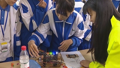 首届中小学科技节在蕉岭田家炳实验中学举办