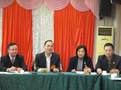 大埔县政协委员对常委会工作报告等进行分组讨论