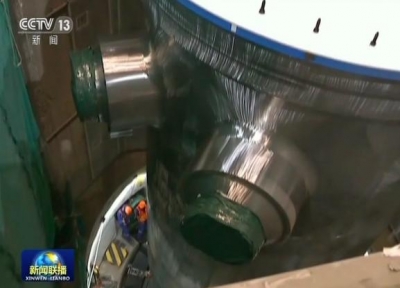 又一大国重器！“华龙一号”全球首堆压力容器吊装成功