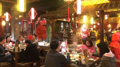 寒冷天气梅城兴起火锅潮，川渝潮式二分天下，你好哪一口？