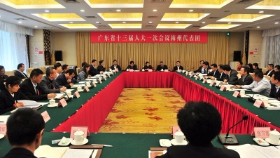 梅州代表团继续审议省政府工作报告 陈小川许瑞生谭君铁方利旭等参加讨论