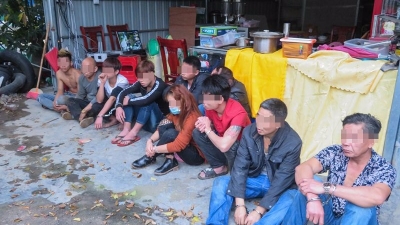 制假烟窝点藏丰顺一废弃游泳场，抓获10人中含5名“三非”外国人