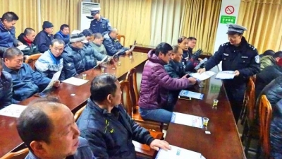 兴宁交警走进企业开展春运前交通安全宣传活动