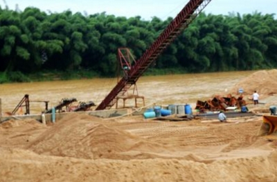 大埔县开展整治非法采砂场专项行动