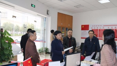 代区长钟秀堂到江南街道调研