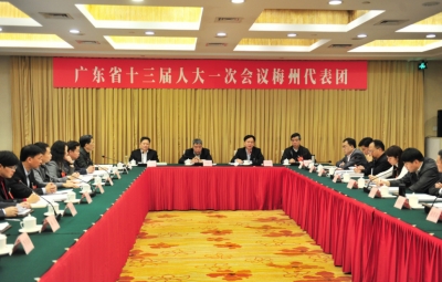 梅州代表团审查省计划和预算报告 陈小川许瑞生谭君铁方利旭等参加