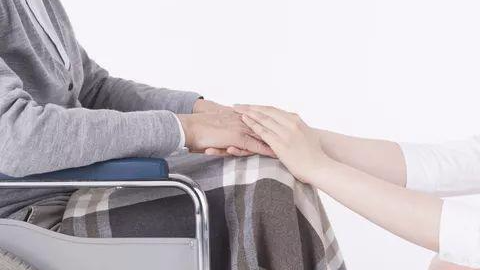 我国已有8省份立法保障独生子女父母患病时“带薪陪床”