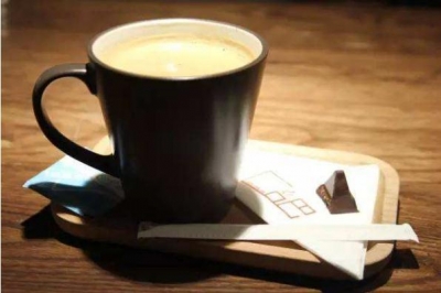 每年用掉的一次性咖啡杯能绕地球5圈半  英议会提议征“拿铁税”