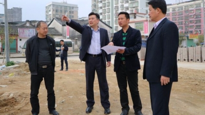 熊锋松调研县城环城路改造及临时市场规划建设情况